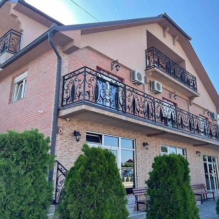 As Club Bed and Breakfast Beograd Eksteriør billede